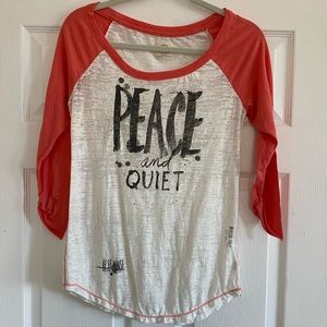 AEO - Graphic 3/4 Sleeve Logo Tee - Peace and Quiet - M